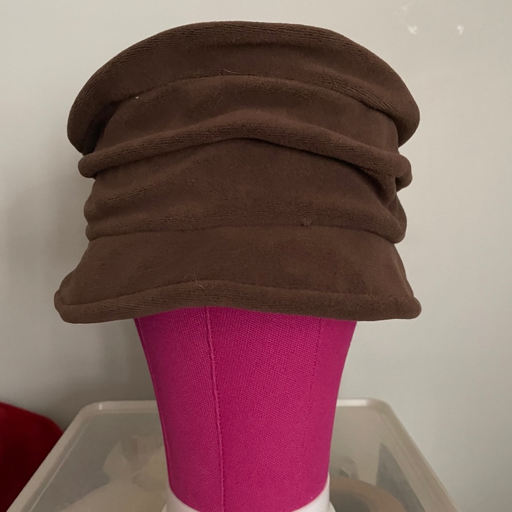 Fleece hat. - Picture 2 of 2
